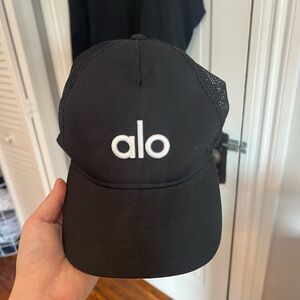 ALO Yoga Black Hat Minimalist Design